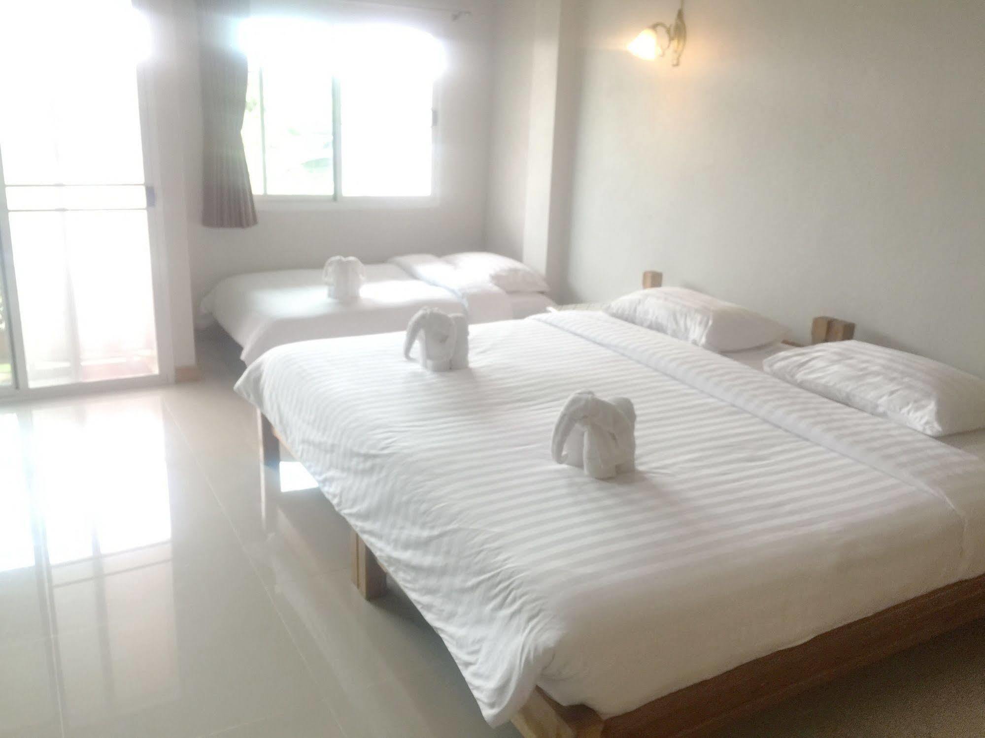 Baan Bangrak Residence Trang Exteriör bild