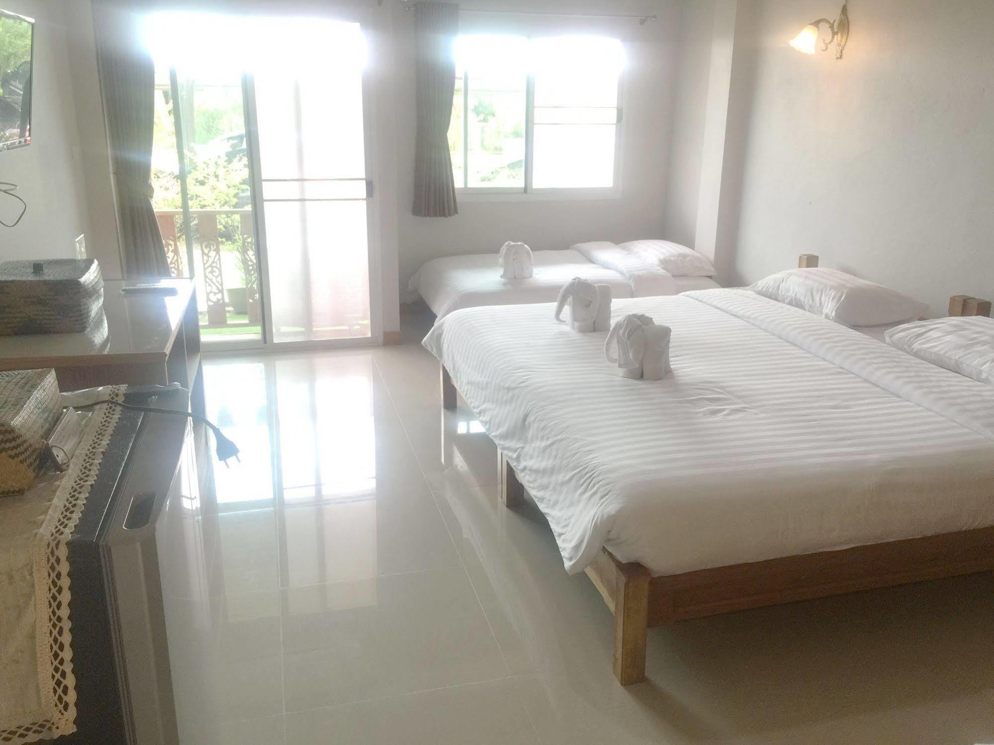 Baan Bangrak Residence Trang Exteriör bild