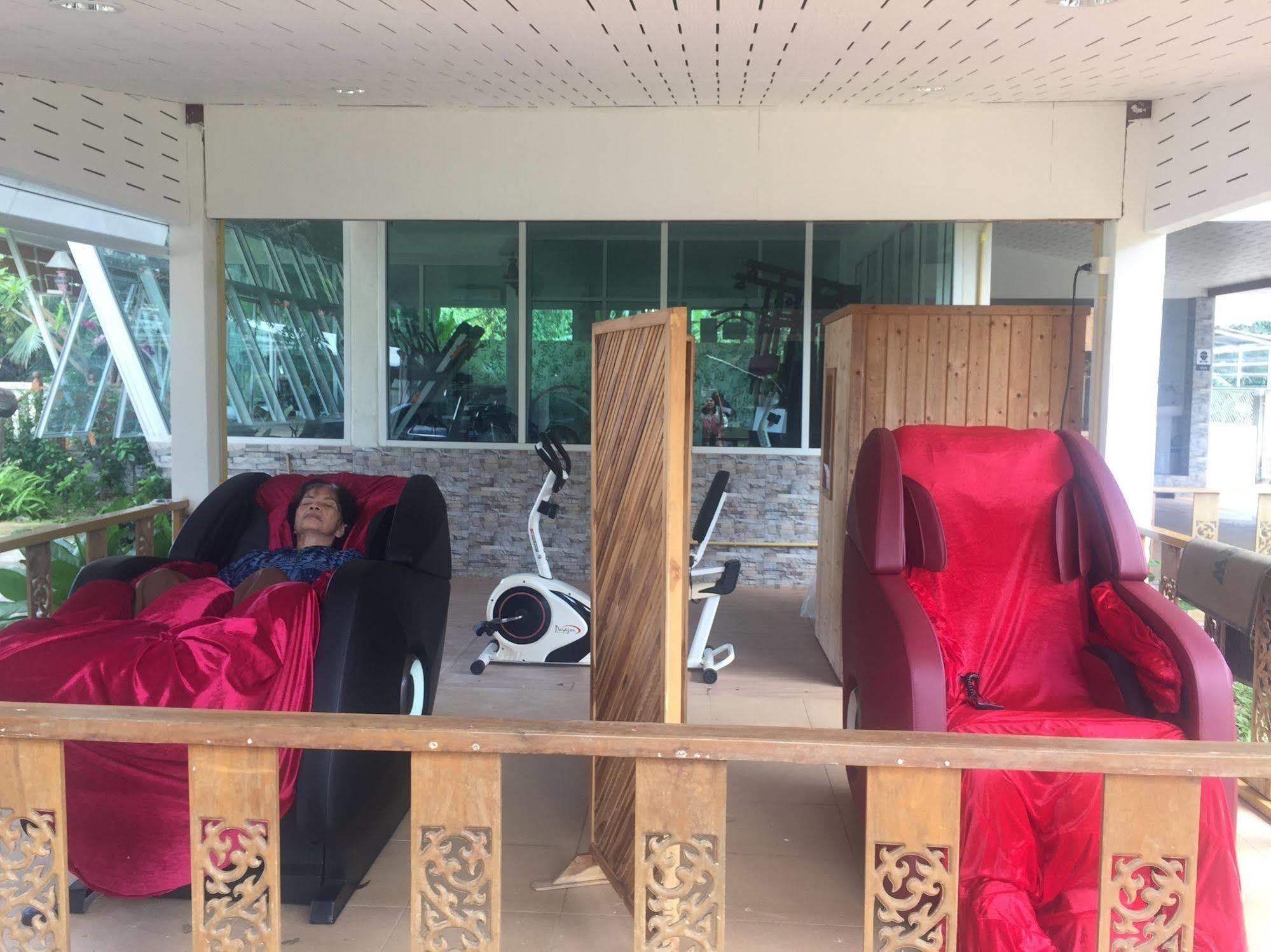 Baan Bangrak Residence Trang Exteriör bild
