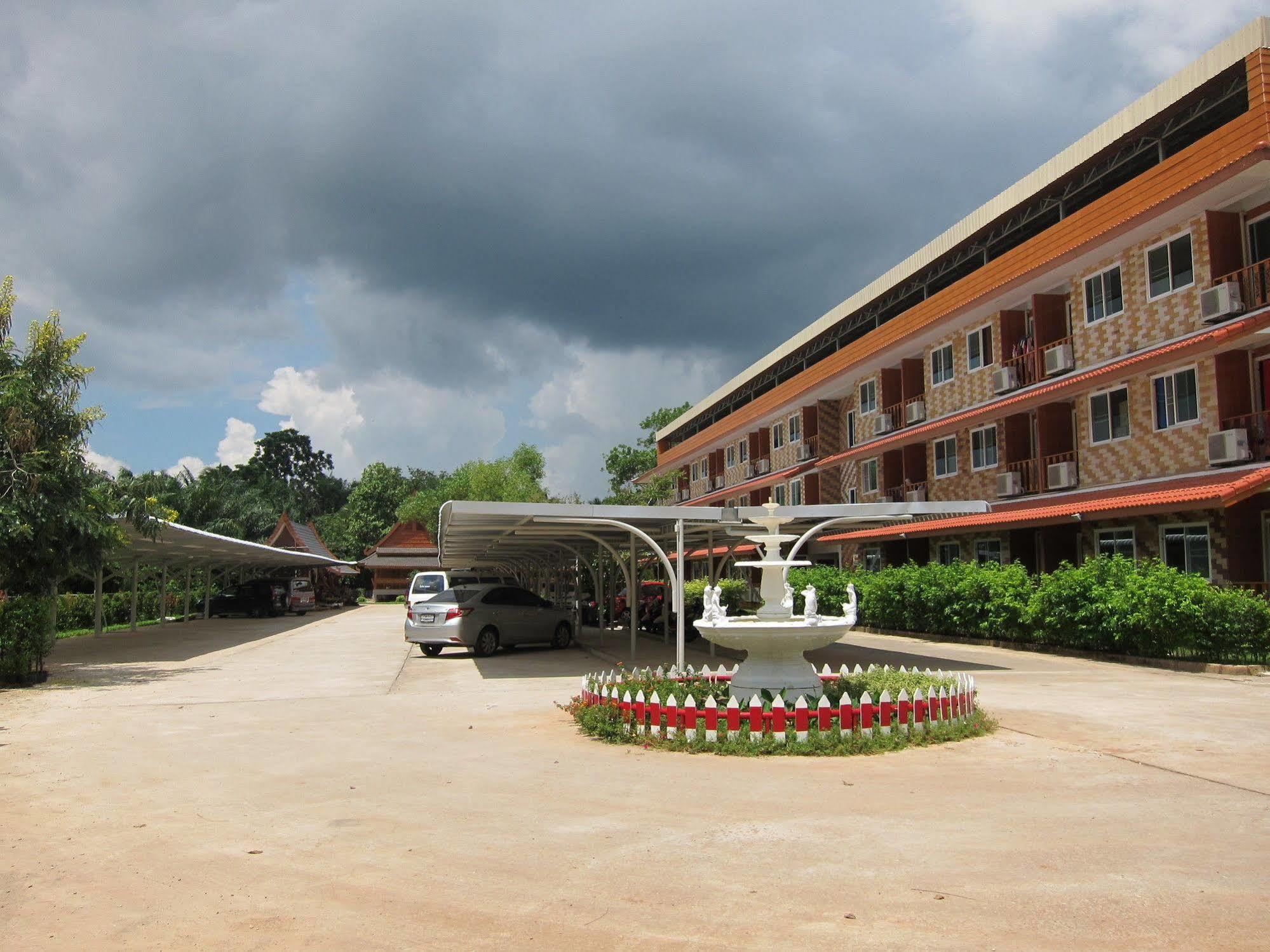 Baan Bangrak Residence Trang Exteriör bild